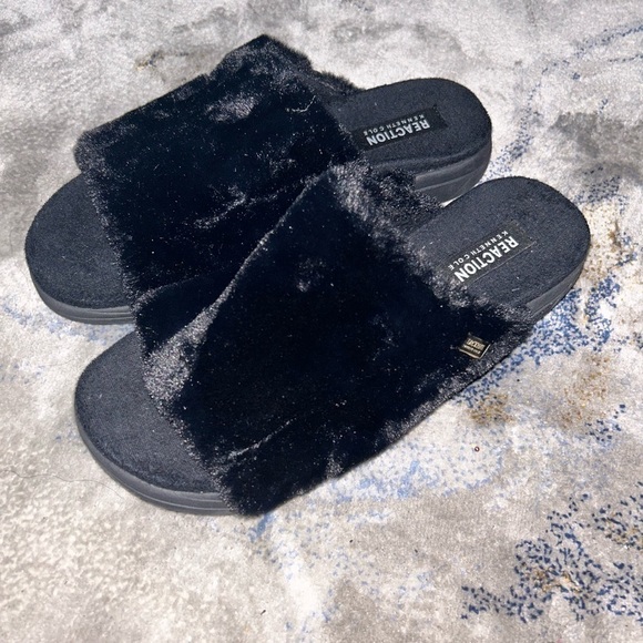 Dearfoams Women's Molded Footbed Slide Slippers - Picture 2 of 5